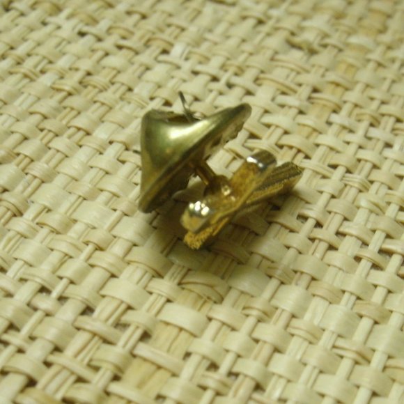 Vintage Gold Metal Cross Tie Tack or Lapel Pin - Picture 4 of 10